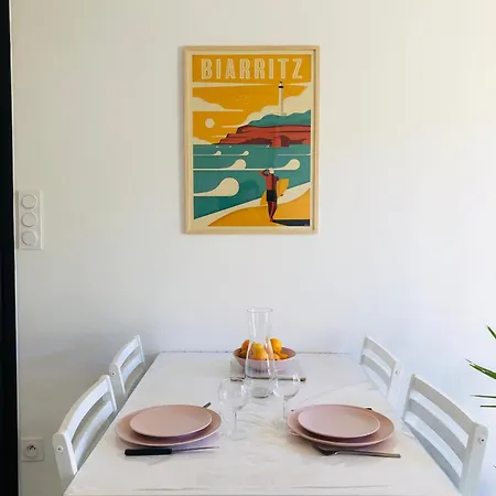 Studio Apartment *